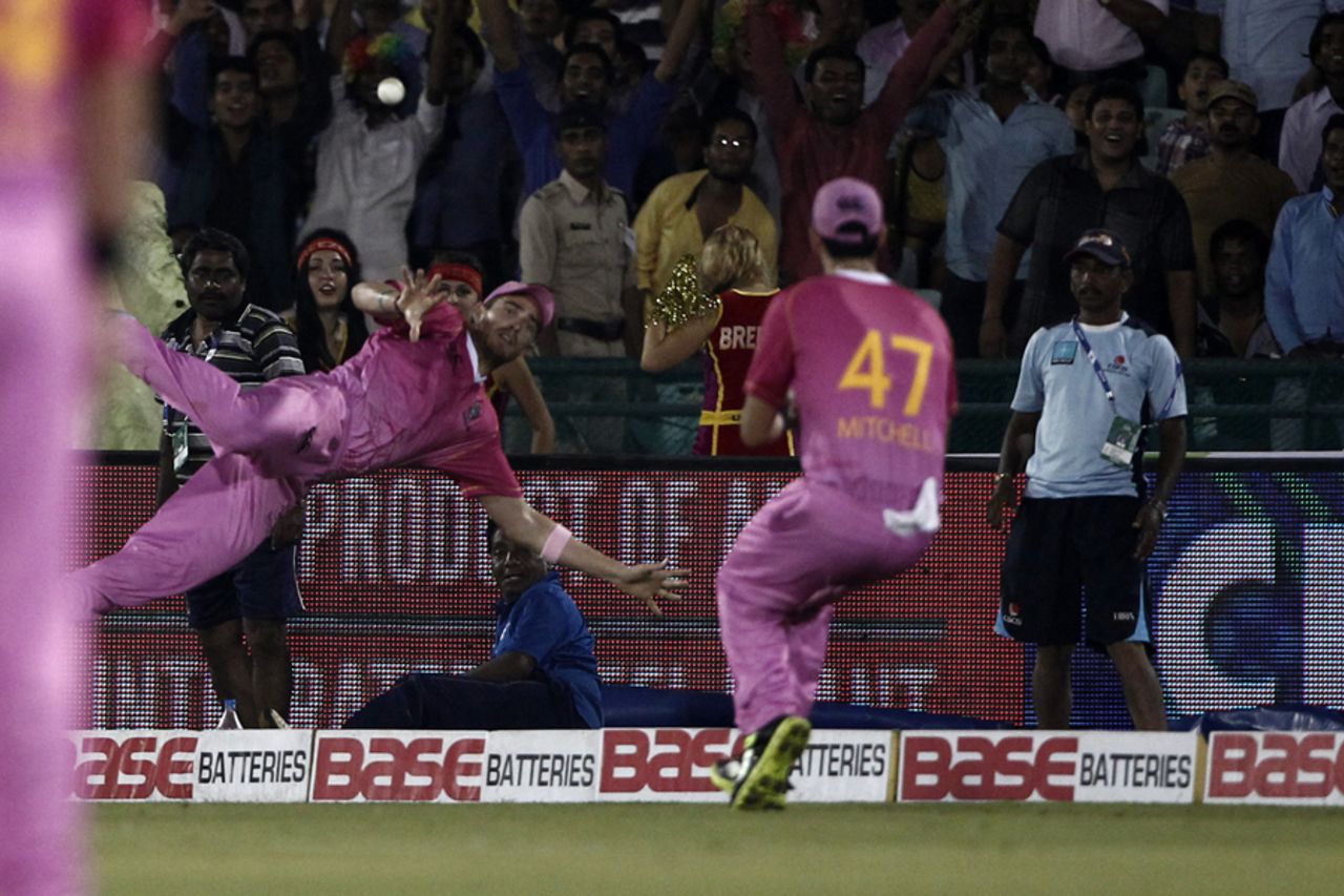 Tim Southee throws the ball back to Daryl Mitchell in a spectacular relay catch, Northern Knights v Lahore Lions, CLT20, Raipur, September 14, 2014