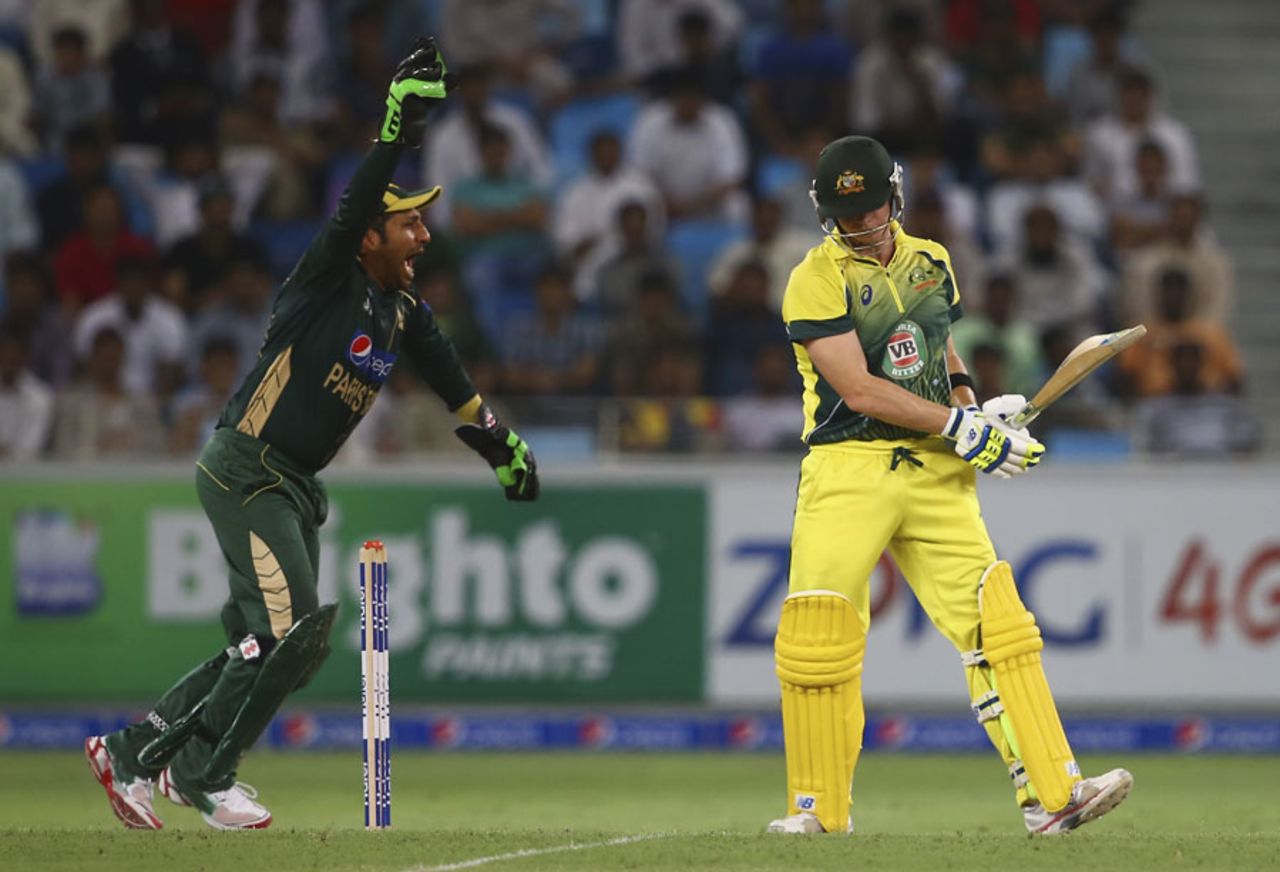 Steven Smith was caught behind, Pakistan v Australia, 2nd ODI, Dubai, October 10, 2014