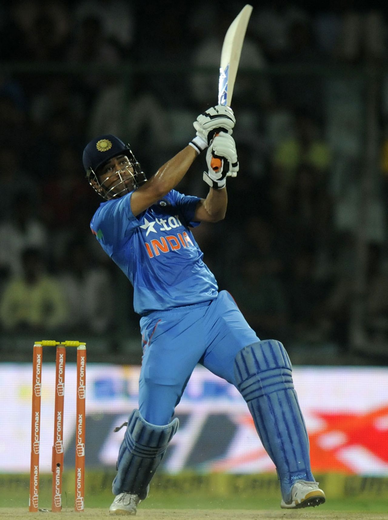 MS Dhoni goes on the attack, India v West Indies, 2nd ODI, Delhi, October 11, 2014