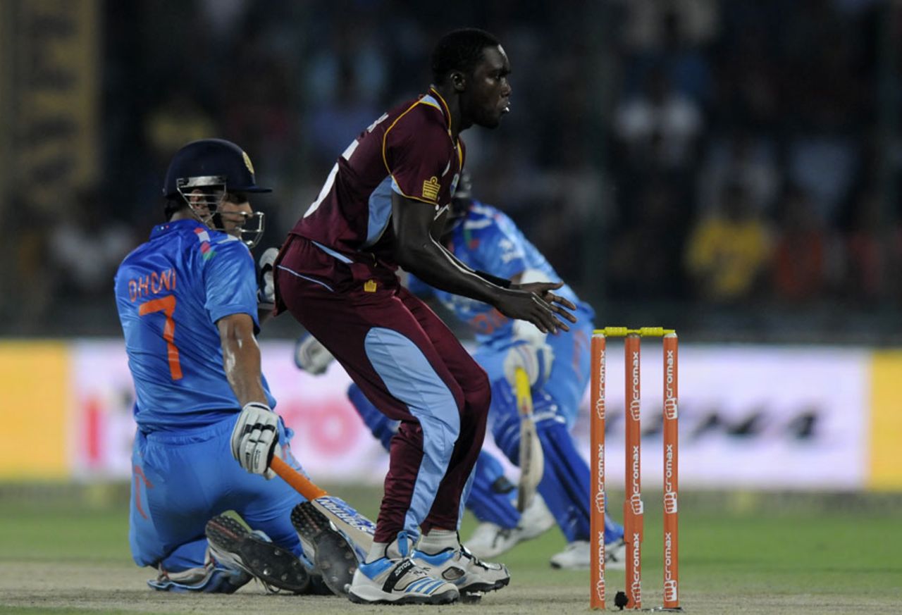 Oops.. MS Dhoni avoids a collision with Andre Russell, India v West Indies, 2nd ODI, Delhi, October 11, 2014