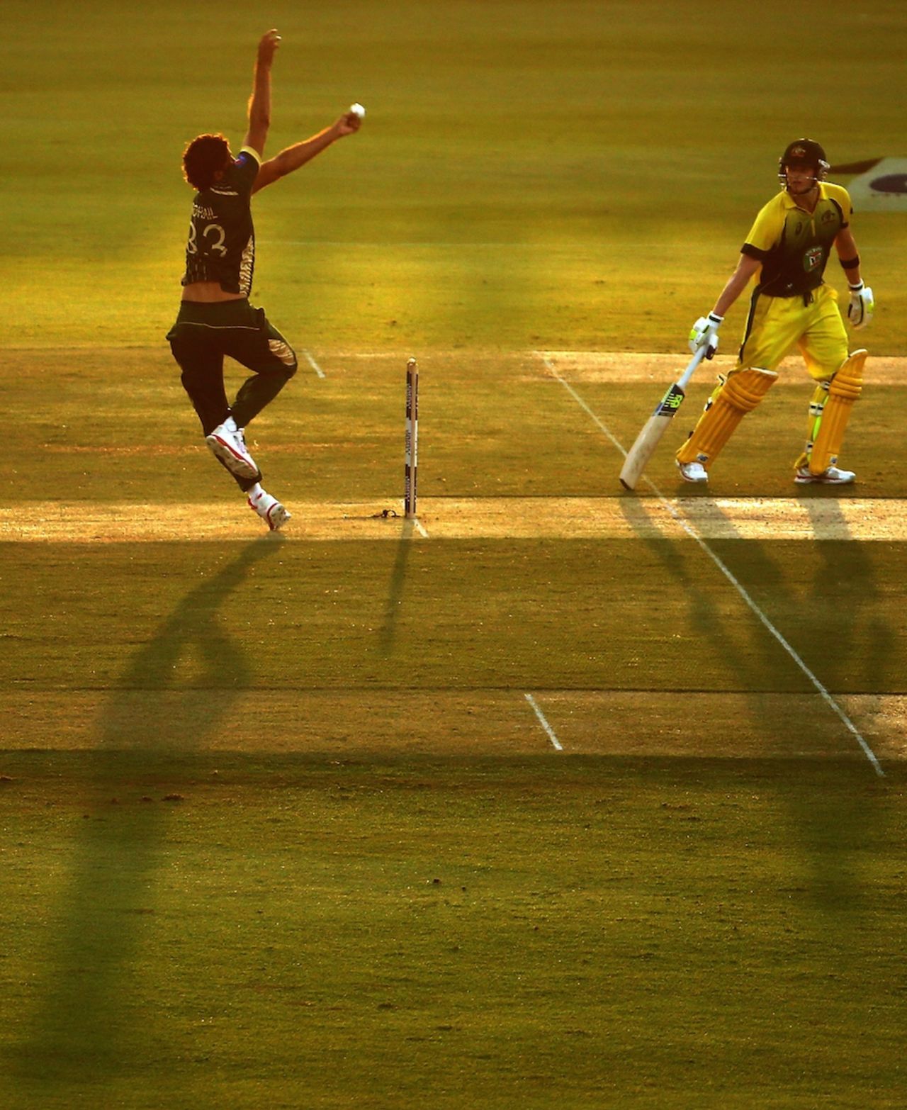 Sohail Tanvir bowls as Steven Smith looks on, Pakistan v Australia, 3rd ODI, Abu Dhabi, October 12, 2014