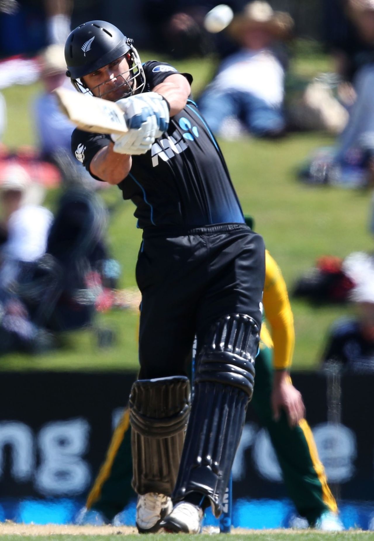 Dean Brownlie pulls Morne Morkel for six, New Zealand v South Africa, 1st ODI, Mount Maunganui, October 21, 2014