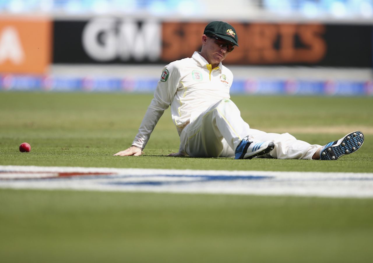 Chris Rogers reacts after dropping Azhar Ali at cover, Pakistan v Australia, 1st Test, Dubai, 1st day, October 22, 2014