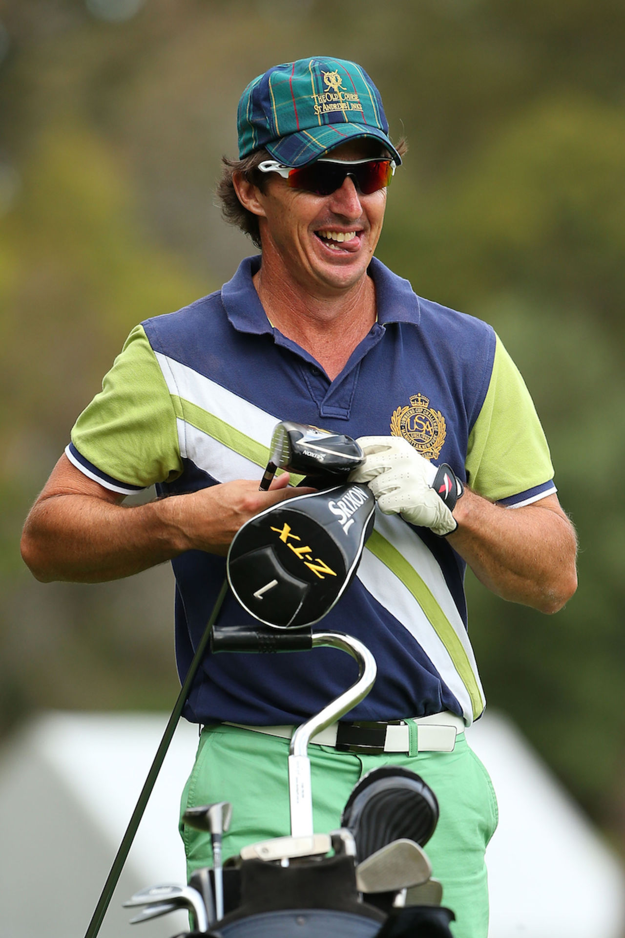 Brad Hogg tries his hand at golf, Perth, October 22, 2014