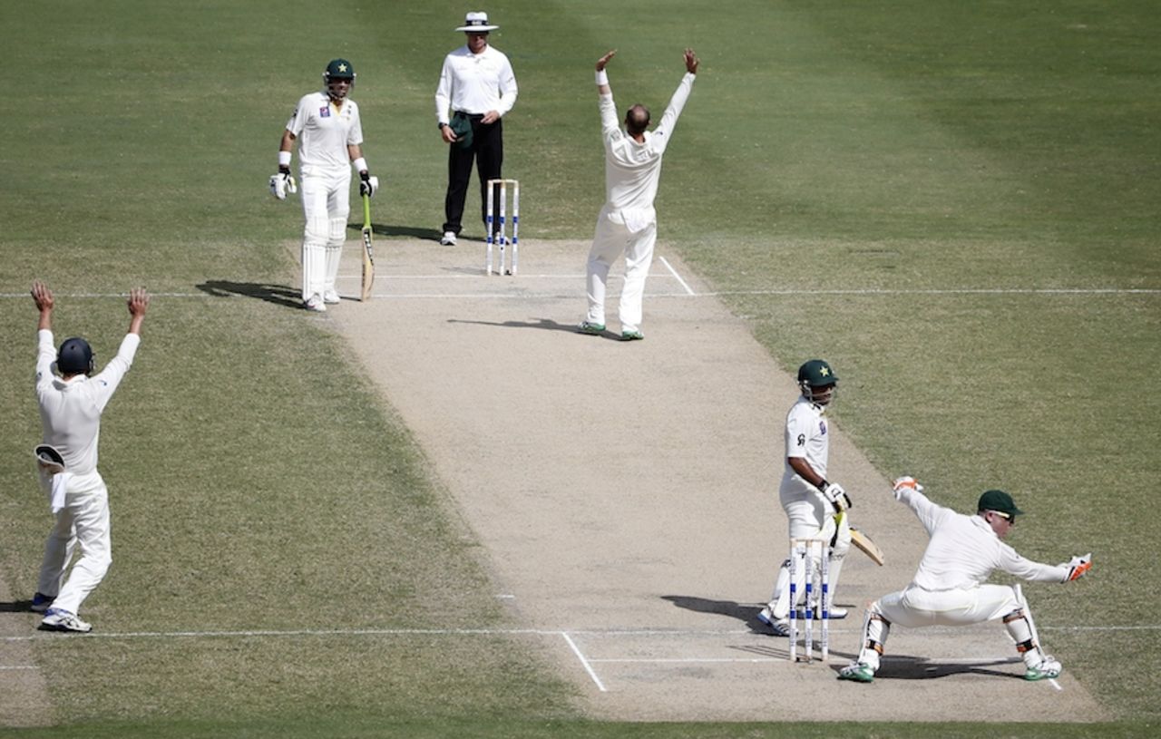 Nathan Lyon appeals for a wicket, Pakistan v Australia, 1st Test, Dubai, 2nd day, October 23, 2014