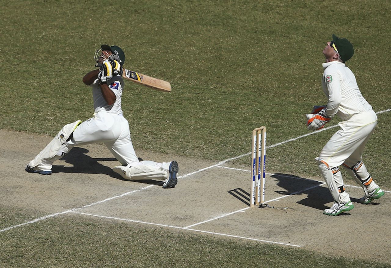 Asad Shafiq's slog sweep ended his innings, Pakistan v Australia, 1st Test, Dubai, 2nd day, October 23, 2014