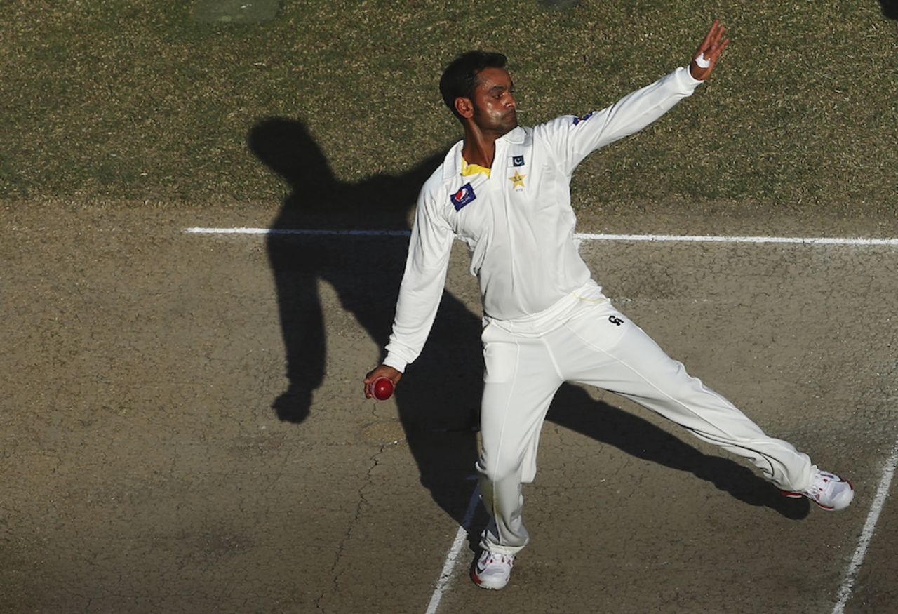 Mohammad Hafeez opened the bowling for Pakistan, Pakistan v Australia, 1st Test, Dubai, 2nd day, October 23, 2014
