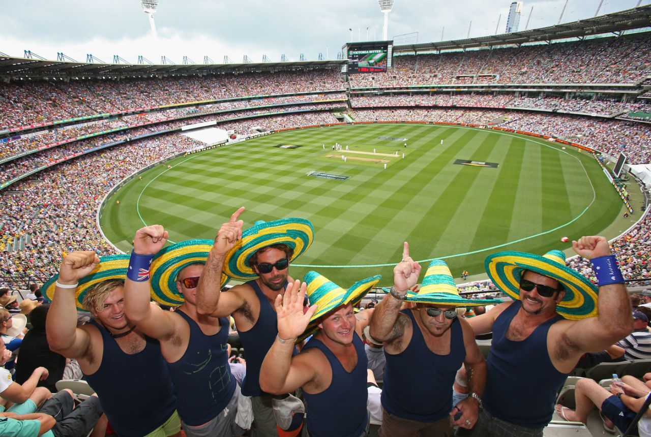 Fans enjoy themselves on Boxing Day, Australia v England, 4th Test, Melbourne, 1st day, December 26, 2013