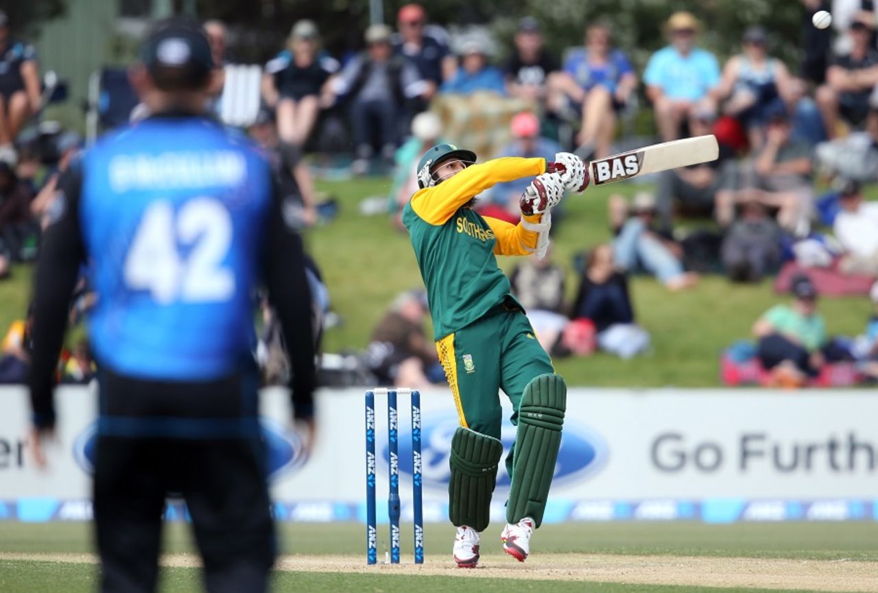 Hashim Amla was tested by the short ball, New Zealand v South Africa, 2nd ODI, Mount Maunganui, October 24, 2014