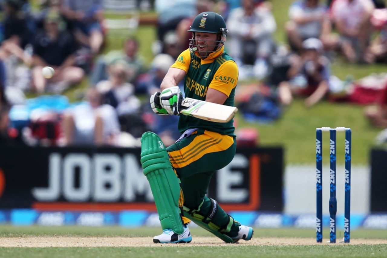 AB de Villiers brings out his signature innovations, New Zealand v South Africa, 2nd ODI, Mount Maunganui, October 24, 2014