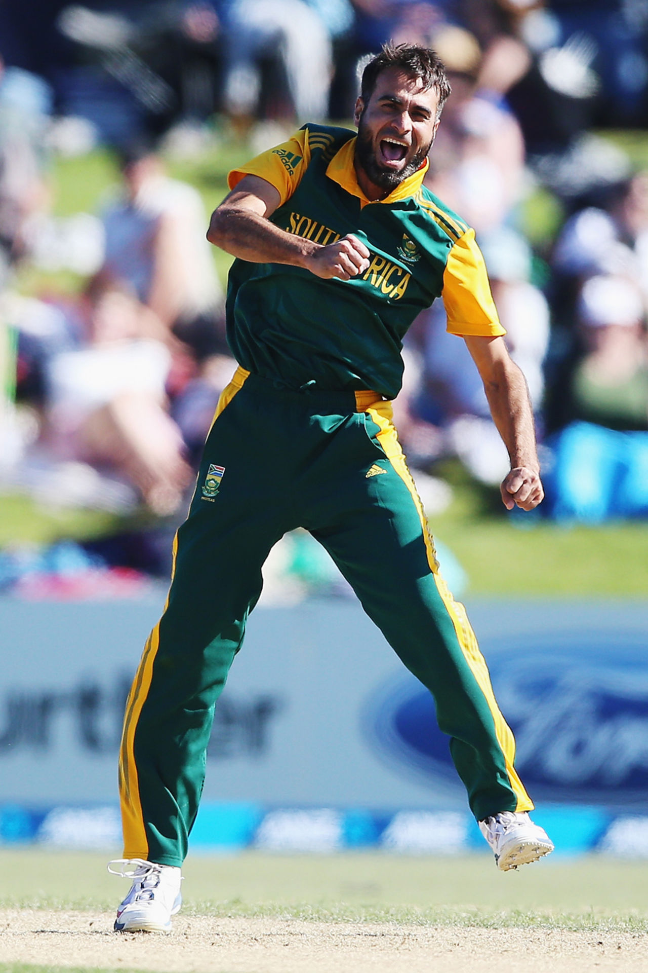 Imran Tahir is ecstatic after claiming Brendon McCullum, New Zealand v South Africa, 2nd ODI, Mount Maunganui, October 24, 2014