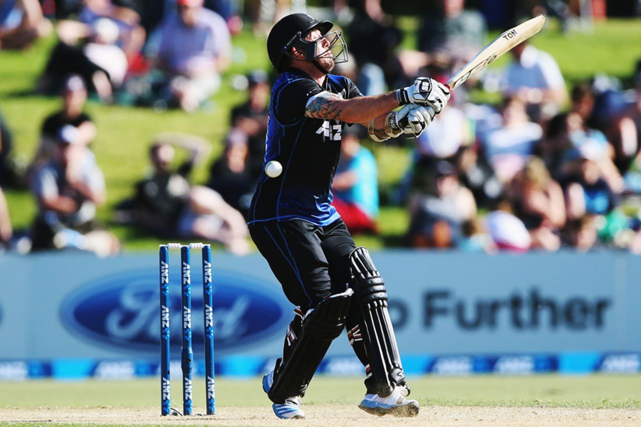 Luke Ronchi battled it out, New Zealand v South Africa, 2nd ODI, Mount Maunganui, October 24, 2014