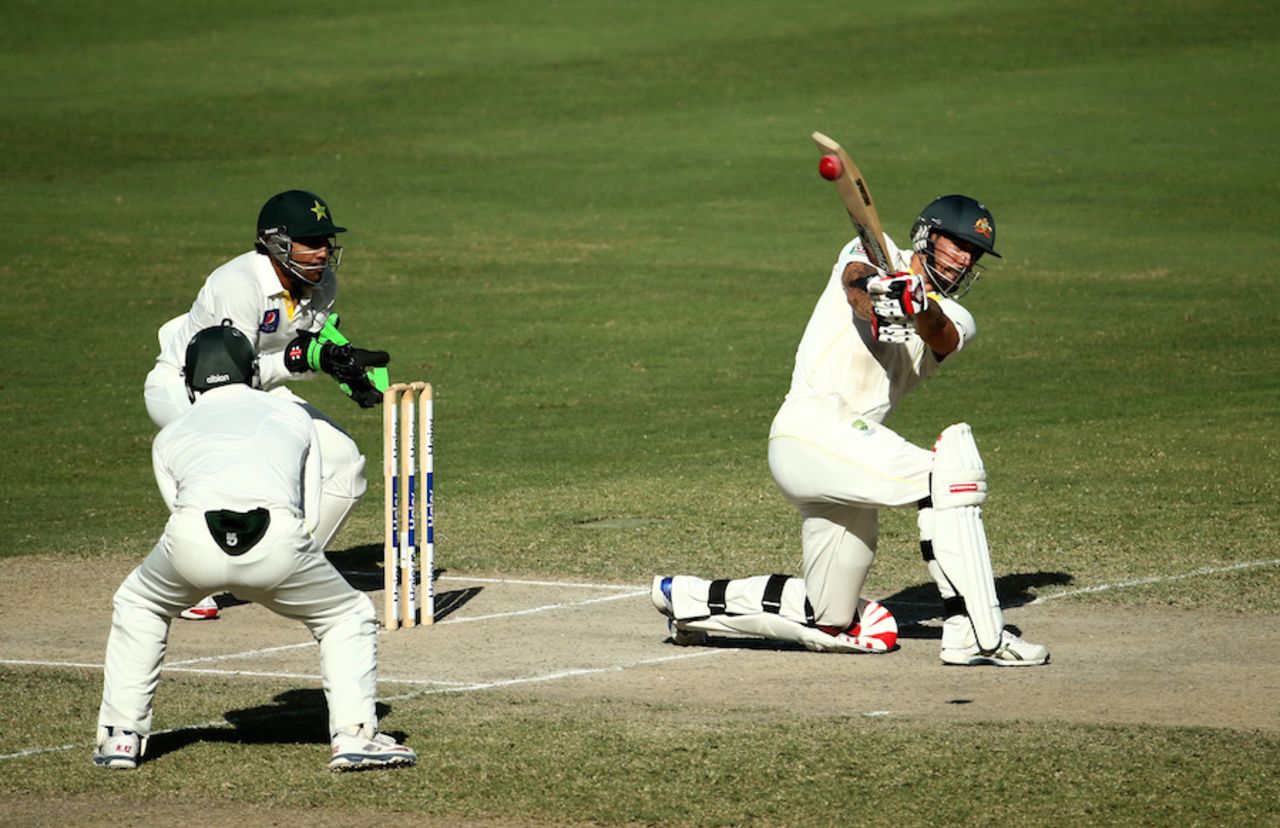Mitchell Johnson targeted the leg side often, Pakistan v Australia, 1st Test, Dubai, 3rd day, October 24, 2014
