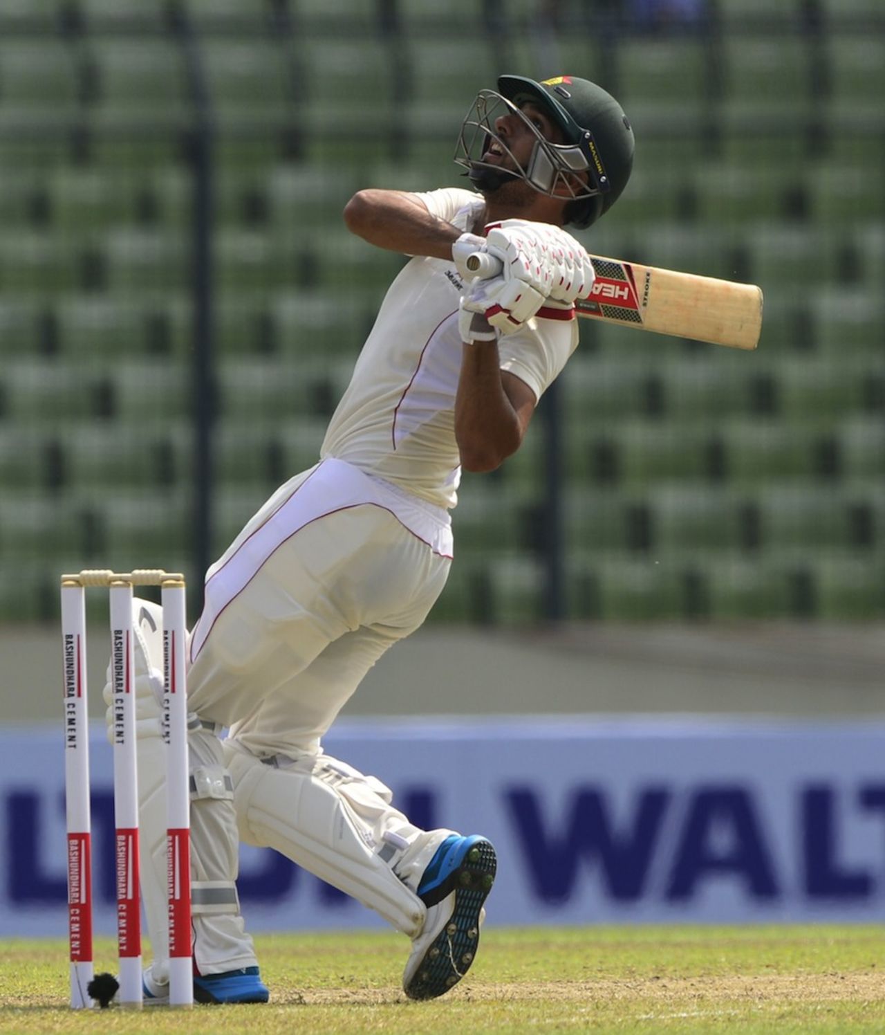 Sikandar Raza top edges a hook, Bangladesh v Zimbabwe, 1st Test, Mirpur, 1st day, October 25, 2014