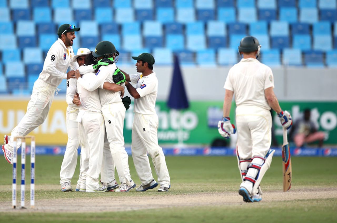 Australia's top order crumbled against spin, Pakistan v Australia, 1st Test, Dubai, 4th day, October 25, 2014
