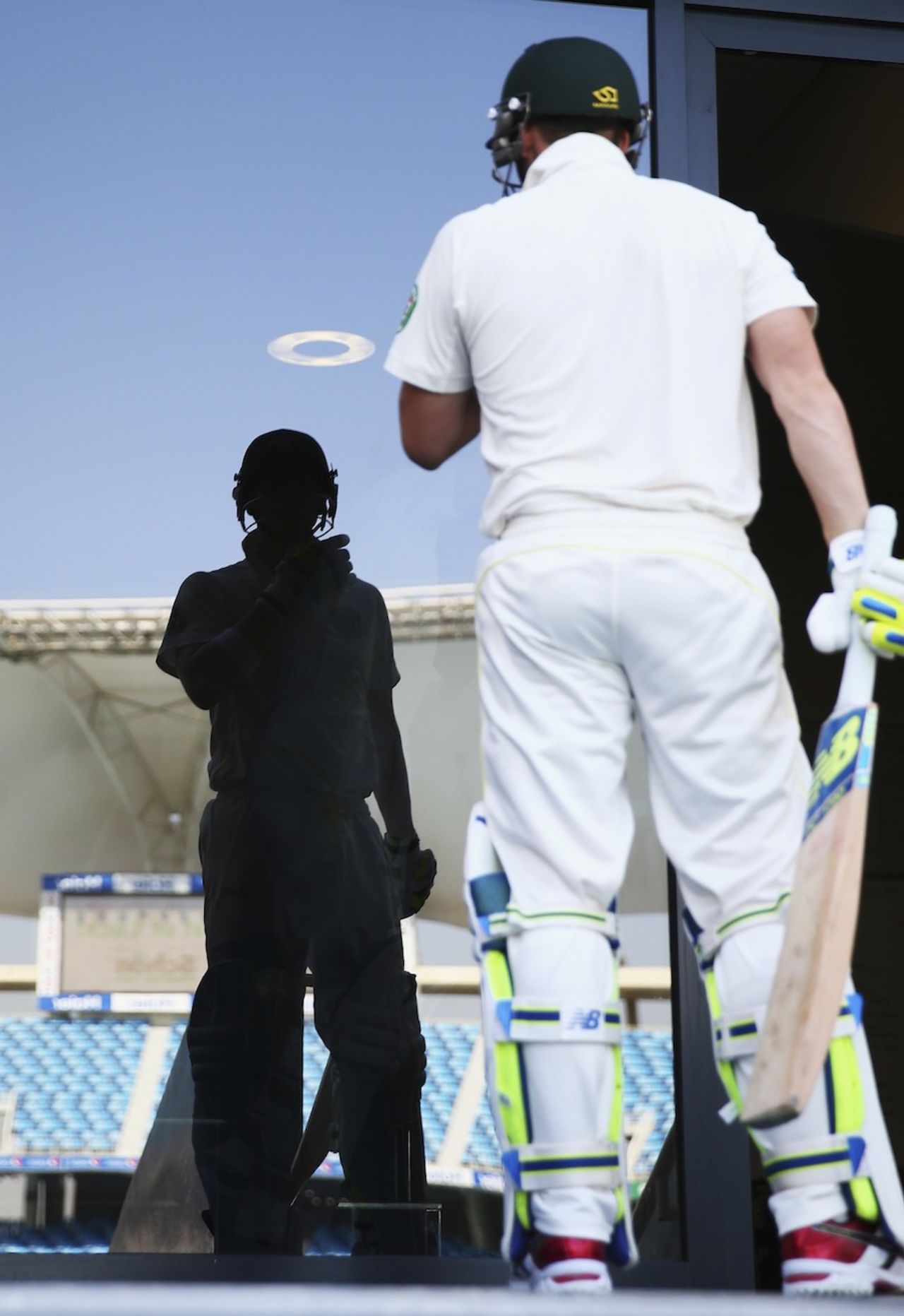 Steven Smith prepares to go out to bat, Pakistan v Australia, 1st Test, Dubai, 5th day, October 26, 2014