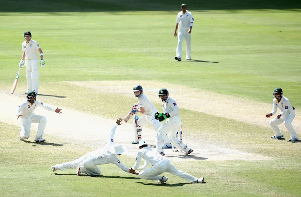 A Chris Rogers edge falls short of the slips, Pakistan v Australia, 1st Test, Dubai, 5th day, October 26, 2014