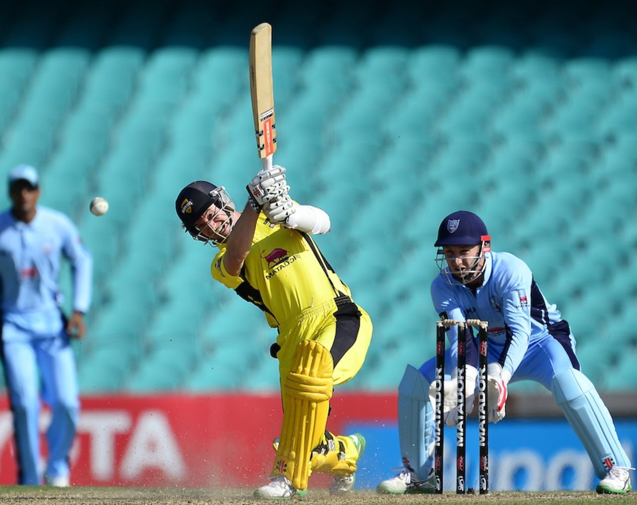 Michael Klinger attacks during his 96, New South Wales v Western Australia, Matador BBQ one-day cup, final, SCG, October 26, 2014