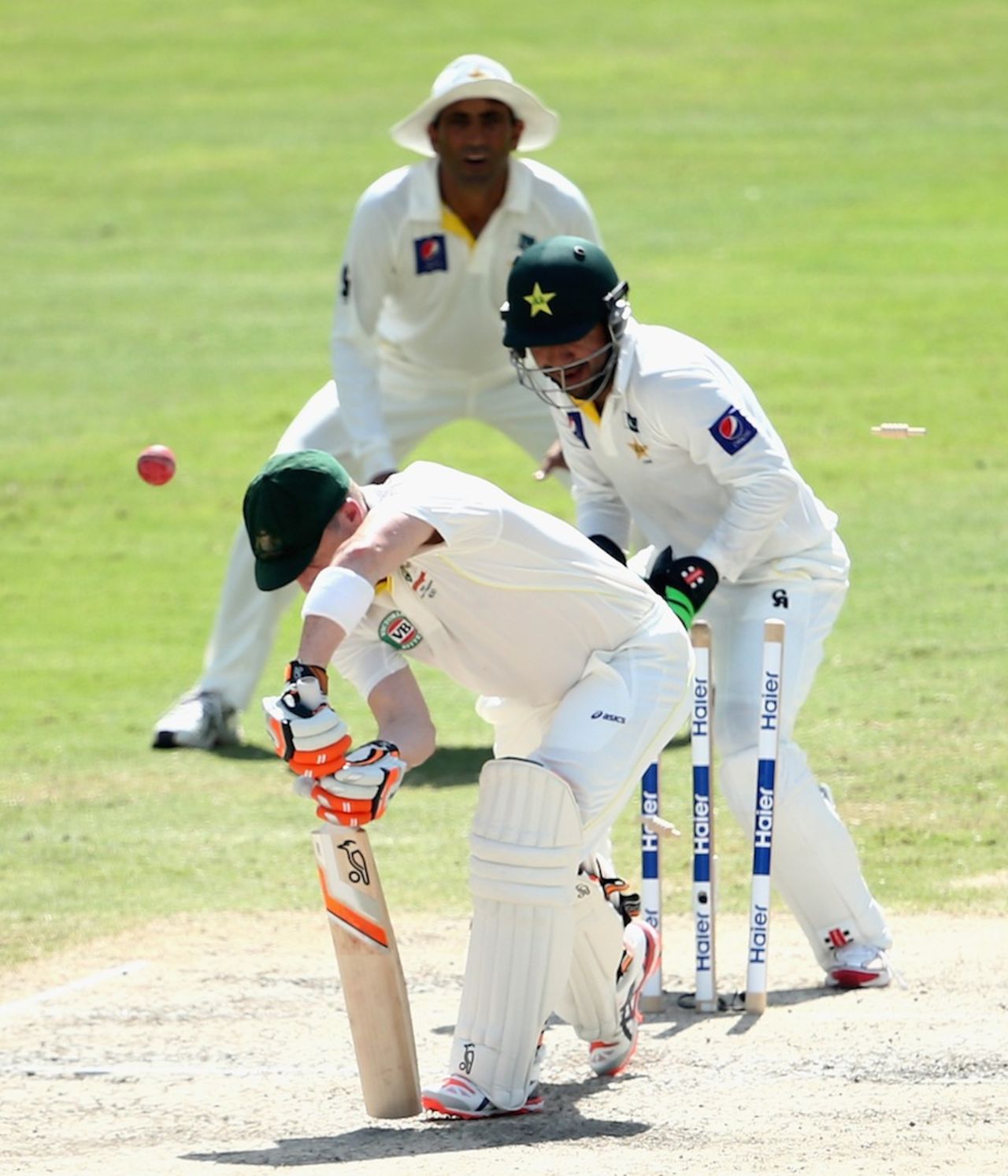 Brad Haddin was bowled between bat and pad, Pakistan v Australia, 1st Test, Dubai, 5th day, October 26, 2014