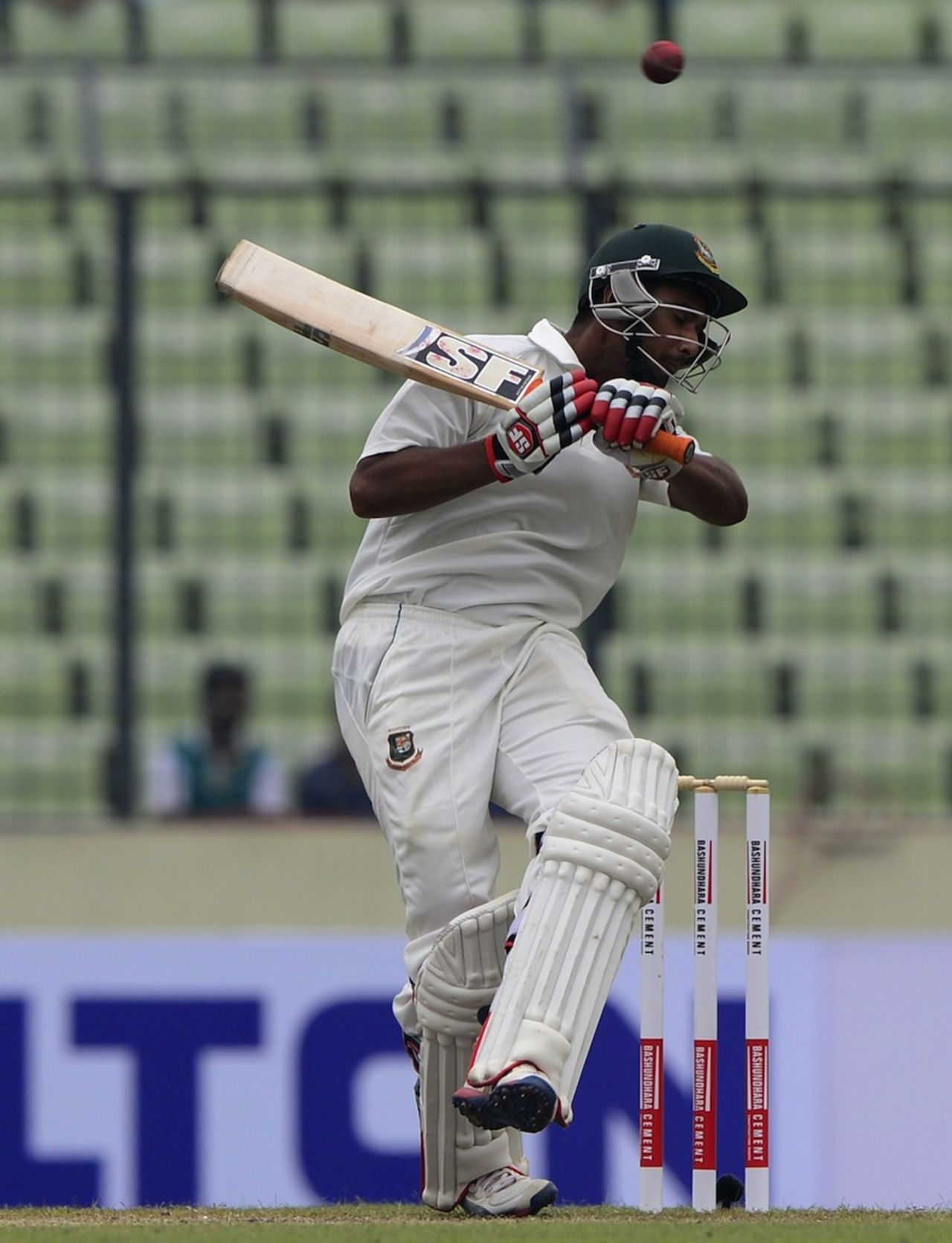 Mahmudullah avoids a short ball, Bangladesh v Zimbabwe, 1st Test, Mirpur, 2nd day, October 26, 2014