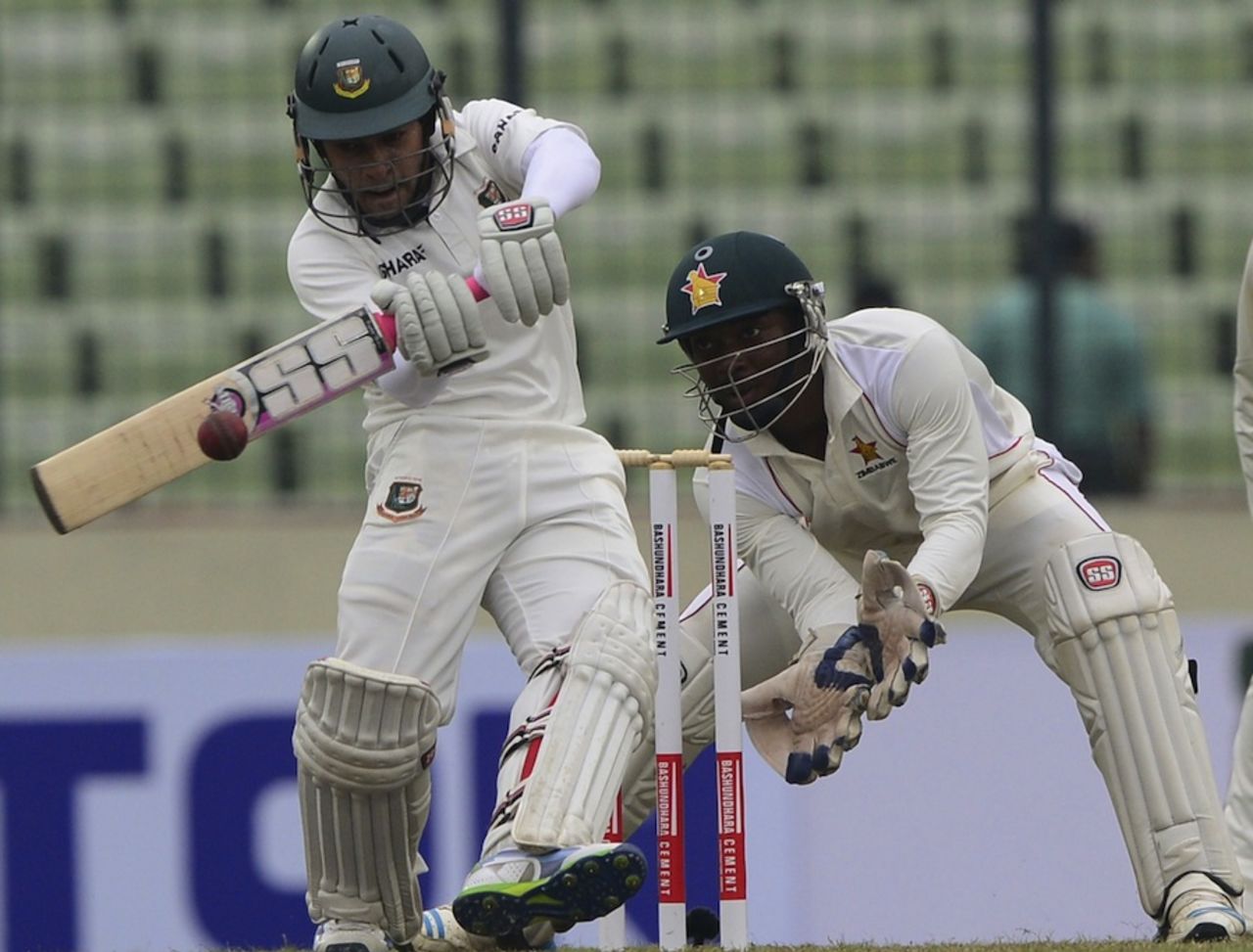 Mushfiqur Rahim pulls during his half-century, Bangladesh v Zimbabwe, 1st Test, Mirpur, 2nd day, October 26, 2014
