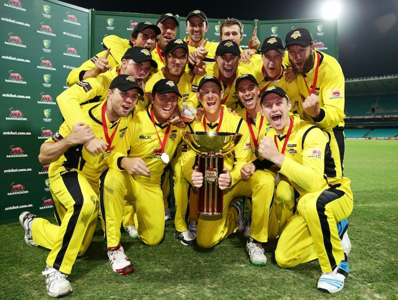 The victorious Western Australia team with the trophy, New South Wales v Western Australia, Matador BBQ one-day cup, final, SCG, October 26, 2014