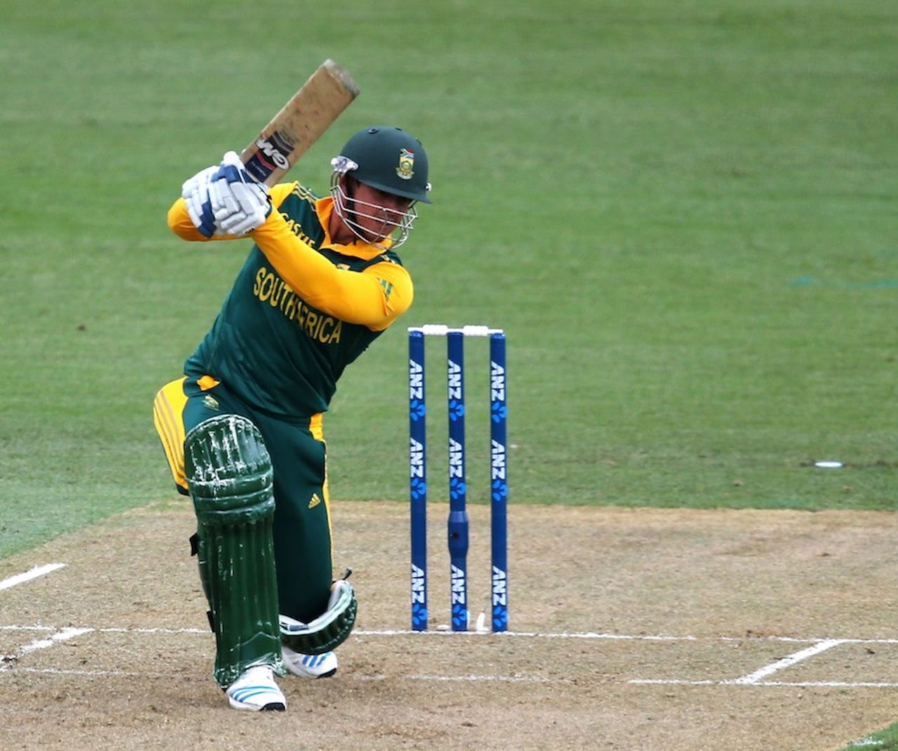 Quinton de Kock drives through the off side, New Zealand v South Africa, 3rd ODI, Hamilton, October 27, 2014