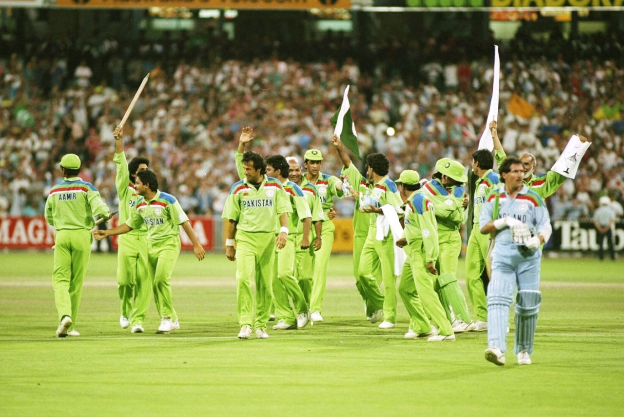 Pakistan's cricketers celebrate the victory, England v Pakistan, World Cup final, Melbourne, March 25 1992