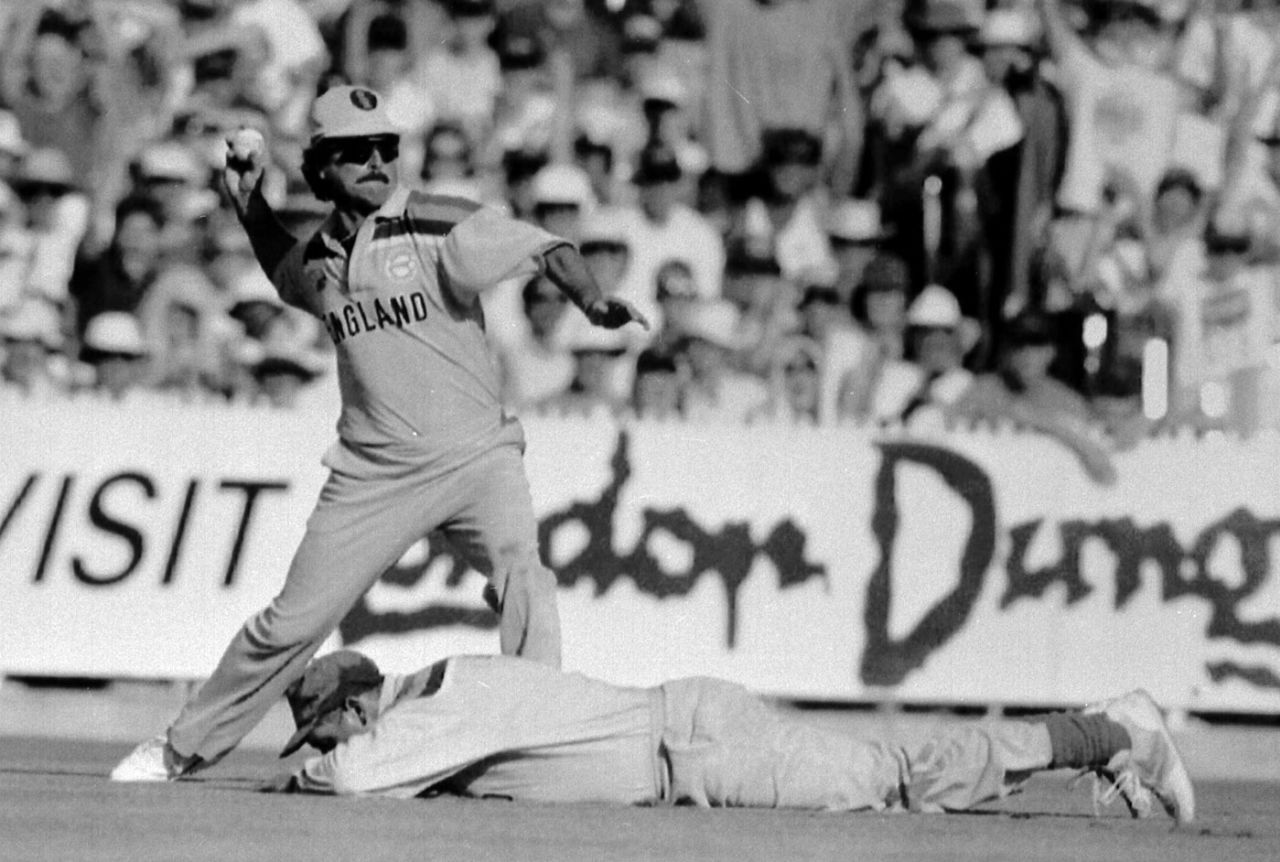 Graham Gooch drops a catch off Imran Khan, England v Pakistan, World Cup final, Melbourne, March 25, 1992