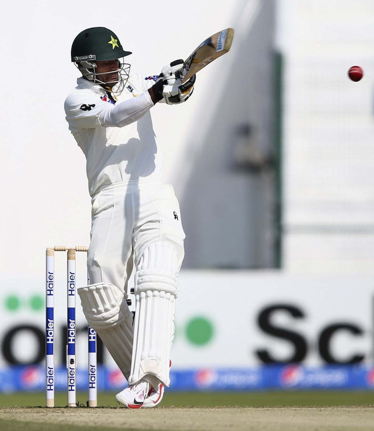 Mohammad Hafeez pulls, Pakistan v Australia, 2nd Test, Abu Dhabi, 1st day, October 30, 2014