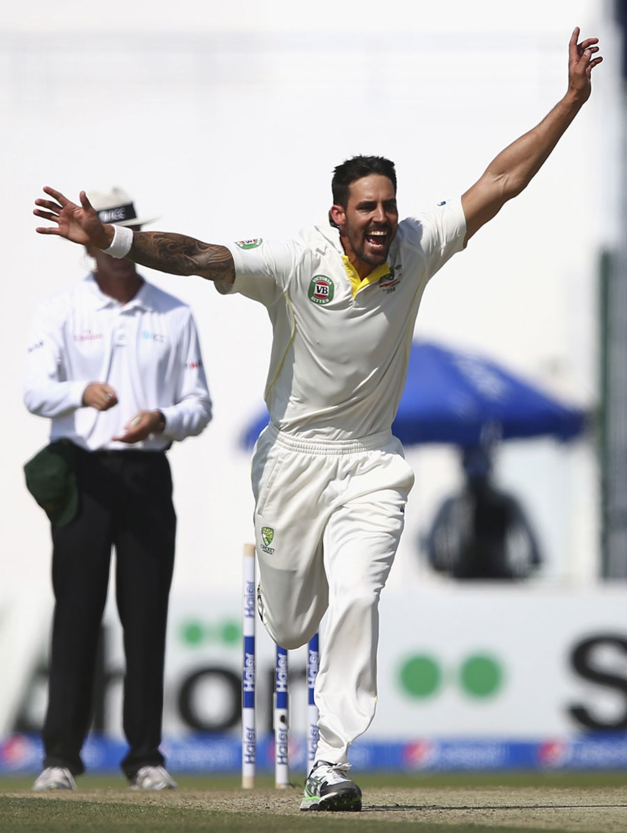 Mitchell Johnson had Mohammad Hafeez caught behind, Pakistan v Australia, 2nd Test, Abu Dhabi, 1st day, October 30, 2014