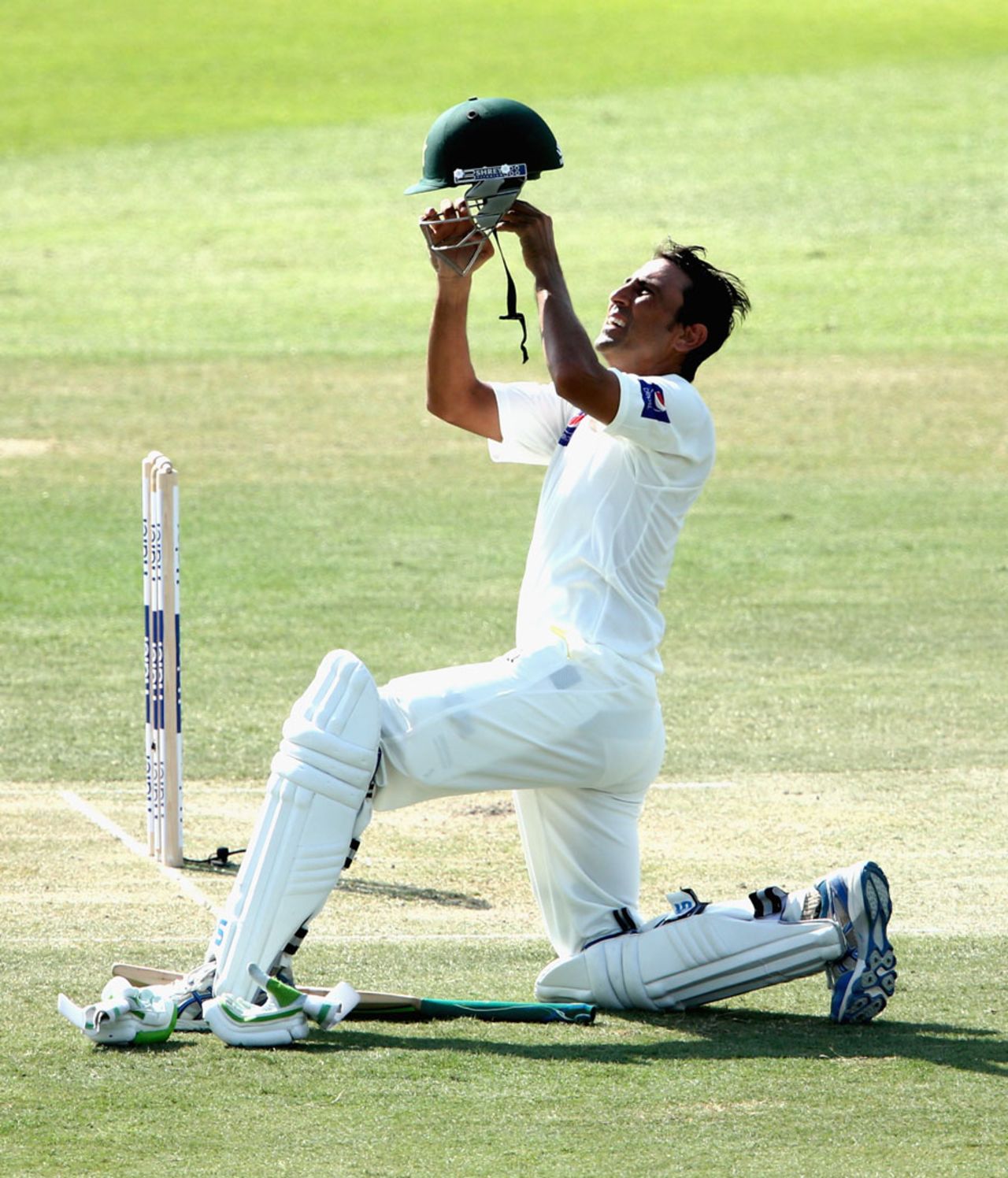 Younis Khan changes his helmet during a break, Pakistan v Australia, 2nd Test, Abu Dhabi, 1st day, October 30, 2014