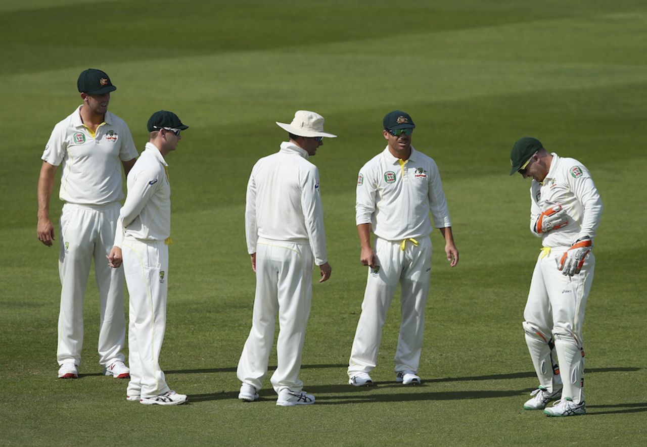 Brad Haddin injured his right shoulder in the sixth over of the day, Pakistan v Australia, 2nd Test, Abu Dhabi, 2nd day, October 31, 2014
