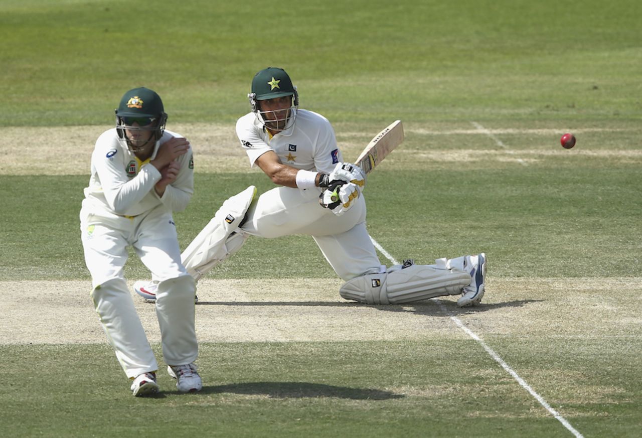 Misbah-ul-Haq unleashes a sweep, Pakistan v Australia, 2nd Test, Abu Dhabi, 2nd day, October 31, 2014