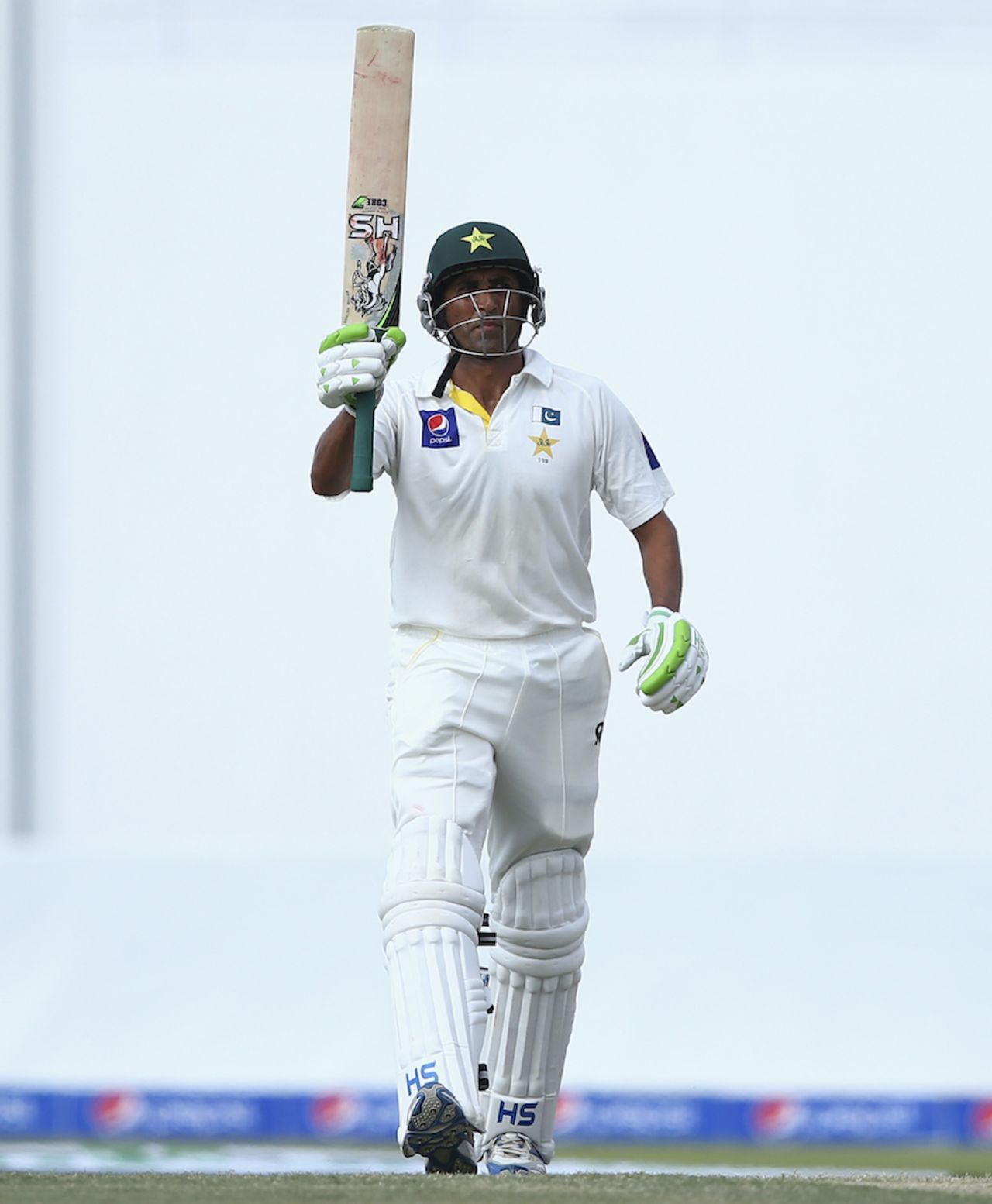 Younis Khan celebrates going past 150, Pakistan v Australia, 2nd Test, Abu Dhabi, 2nd day, October 31, 2014