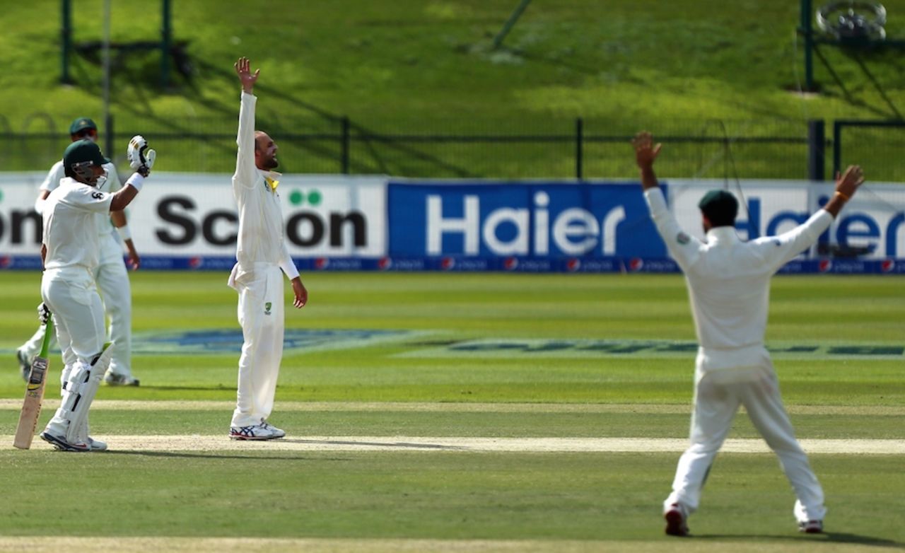 Nathan Lyon appeals unsuccessfully, Pakistan v Australia, 2nd Test, Abu Dhabi, 2nd day, October 31, 2014