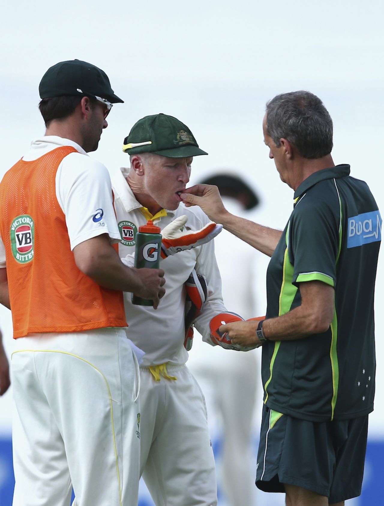 Brad Haddin is given a tablet by Peter Brukner, Pakistan v Australia, 2nd Test, Abu Dhabi, 2nd day, October 31, 2014