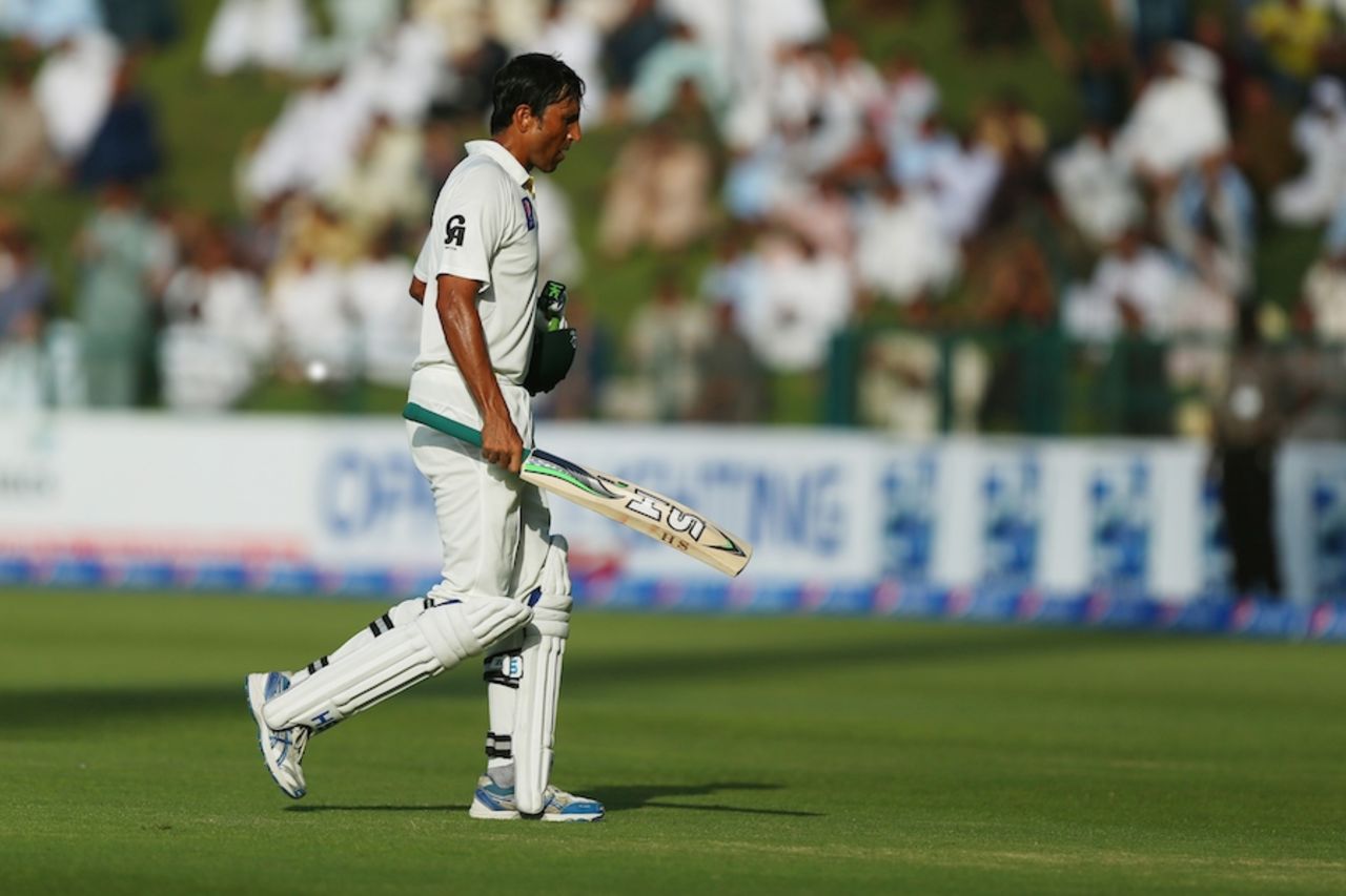 Younis Khan walks back after being bowled for 213, Pakistan v Australia, 2nd Test, Abu Dhabi, 2nd day, October 31, 2014