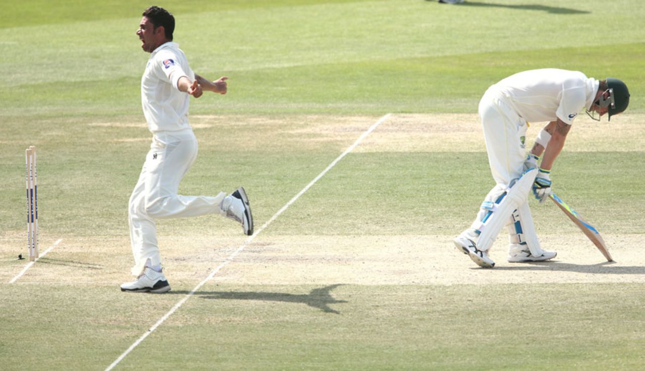 Imran Khan was overjoyed after getting Michael Clarke bowled, Pakistan v Australia, 2nd Test, Abu Dhabi, 3rd day, November 1, 2014