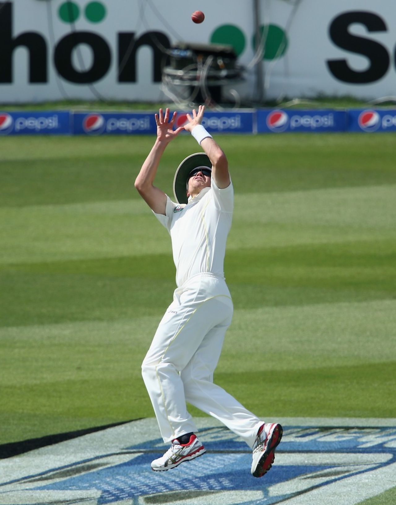 Peter Siddle dropped Misbah-ul-Haq second ball, Pakistan v Australia, 2nd Test, Abu Dhabi, 4th day, November 2, 2014