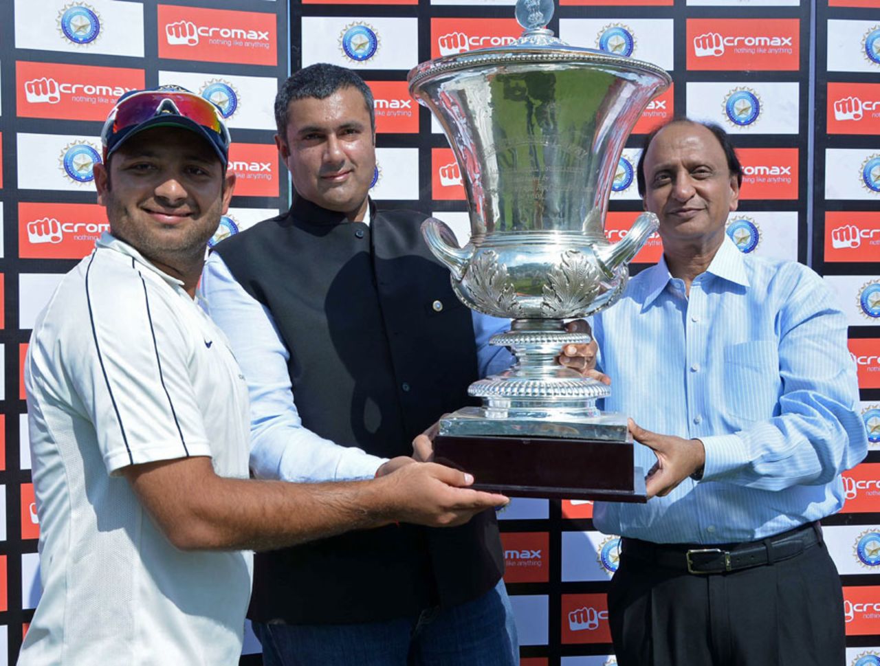 Piyush Chawla, the Central Zone captain, with the Duleep Trophy, Central Zone v South Zone, Duleep Trophy 2014-15, final, Delhi, 5th day