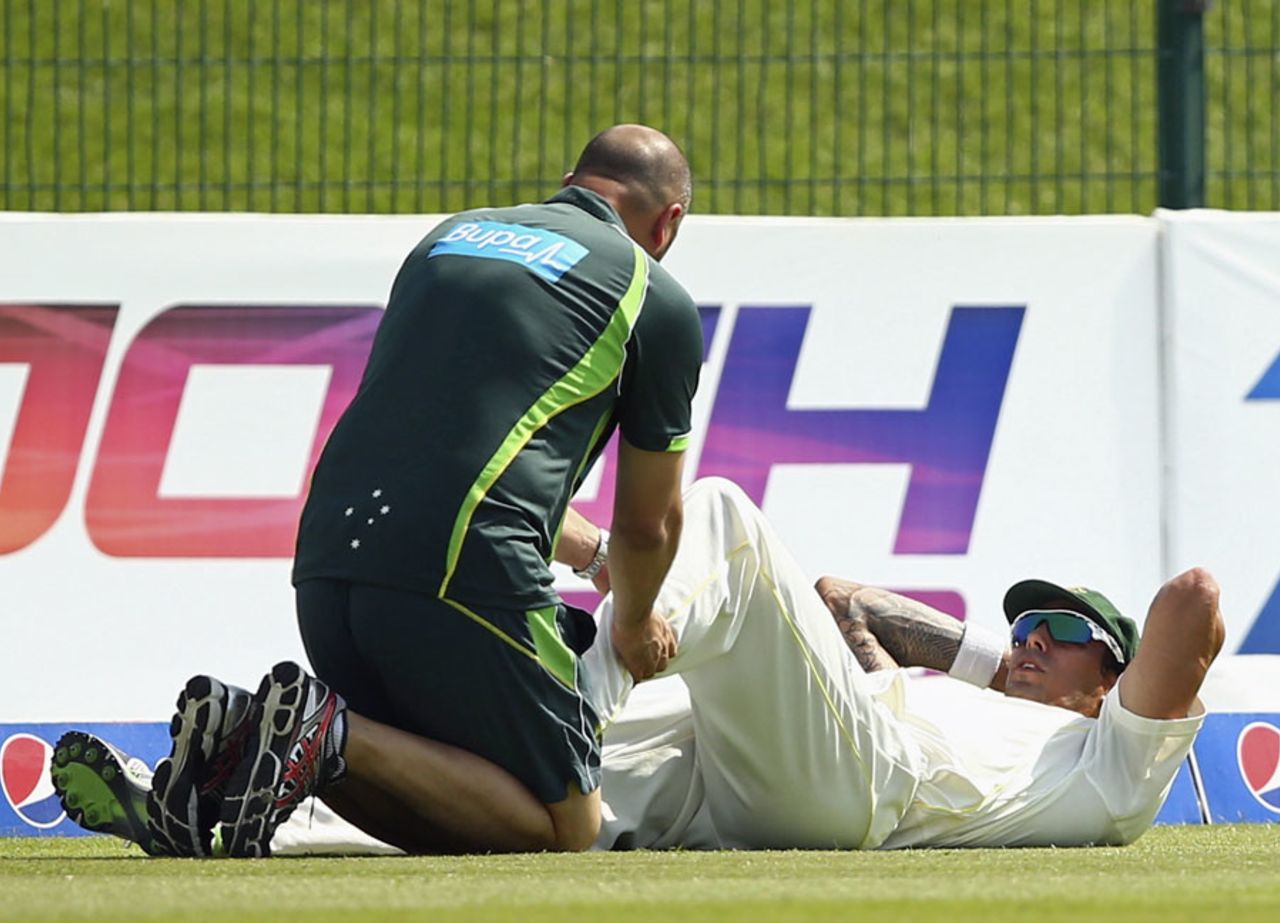 Alex Kountouris checks on Mitchell Johnson, Pakistan v Australia, 2nd Test, Abu Dhabi, 4th day, November 2, 2014