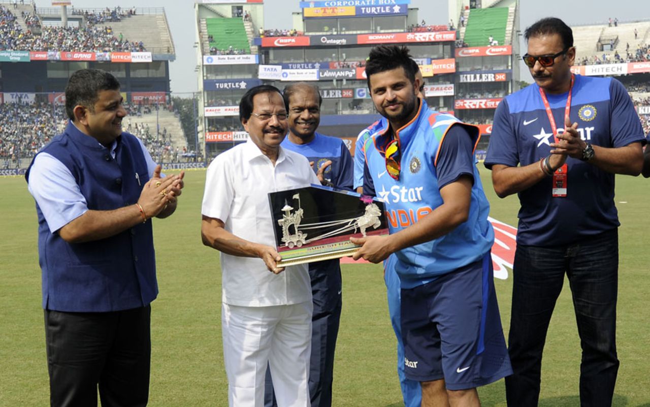 Suresh Raina is honoured before his 200th ODI, India v Sri Lanka, 1st ODI, Cuttack, November 2, 2014