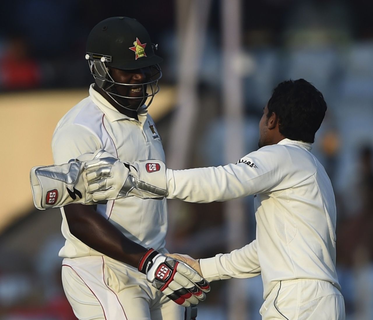 Mushfiqur Rahim shakes Hamilton Masakadza's hand, Bangladesh v Zimbabwe, 2nd Test, Khulna, 3rd day, November 5, 2014