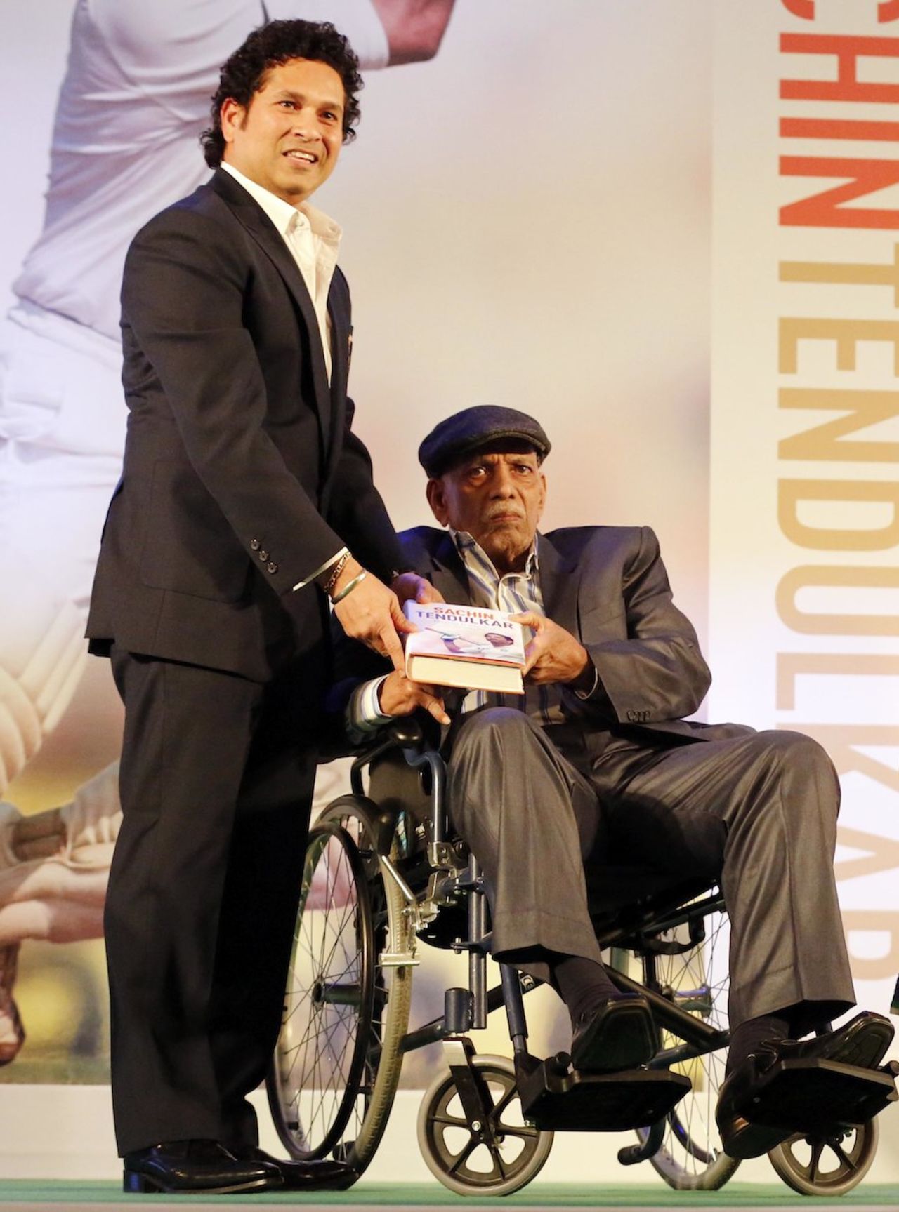 Sachin Tendulkar presents his first coach Ramkant Achrekar with his autobiography, Mumbai, November 5, 2014