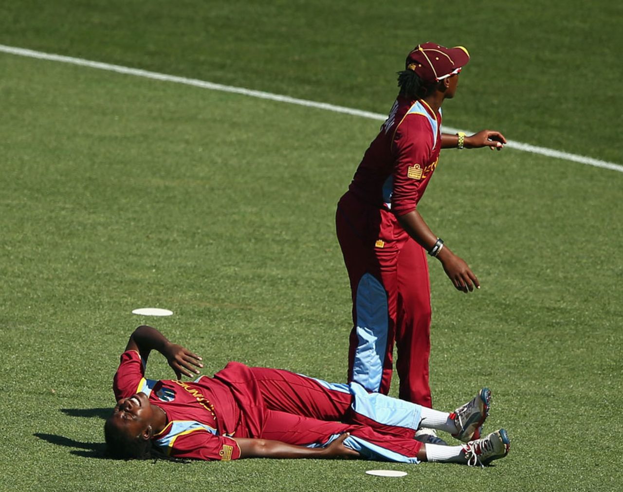 Stafanie Taylor appeared to have suffered an injury while fielding, Australia v West Indies, 3rd women's T20, Melbourne, November 7, 2014