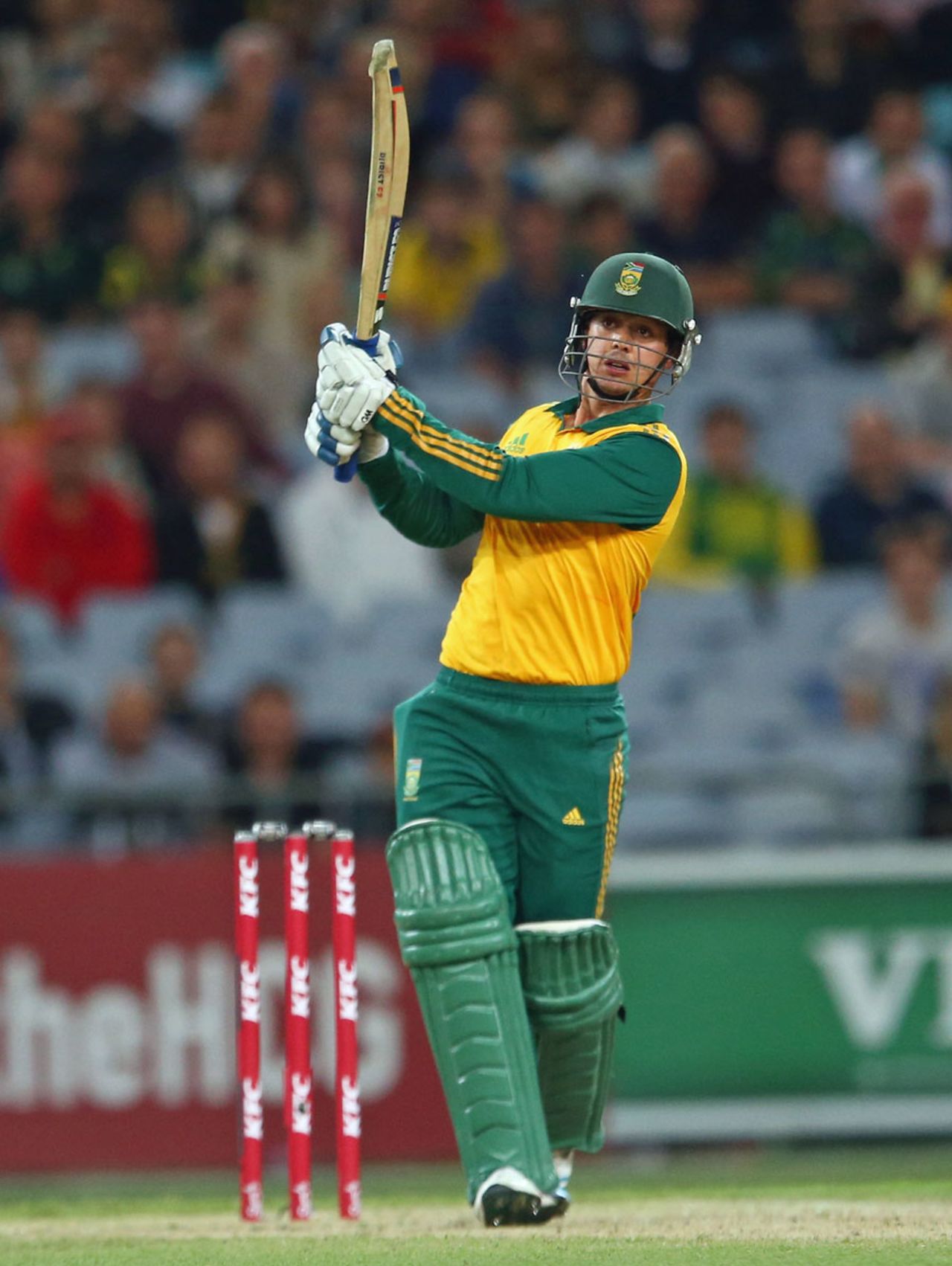 Quinton de Kock plays a pull during his innings of 48, Australia v South Africa, 3rd Twenty20, Sydney, November 9, 2014
