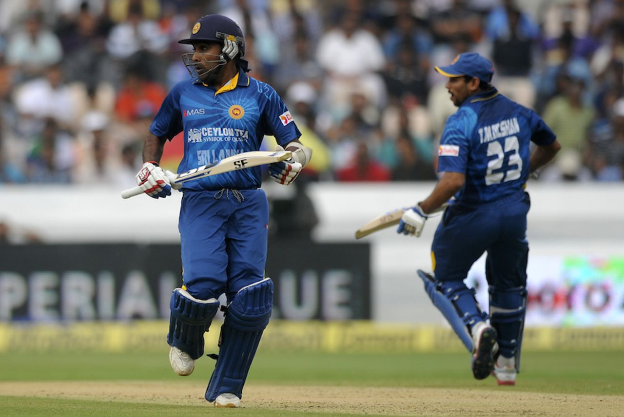 Mahela Jayawardene and Tillakaratne Dilshan revived the innings, India v Sri Lanka, 3rd ODI, Hyderabad, November 9, 2014