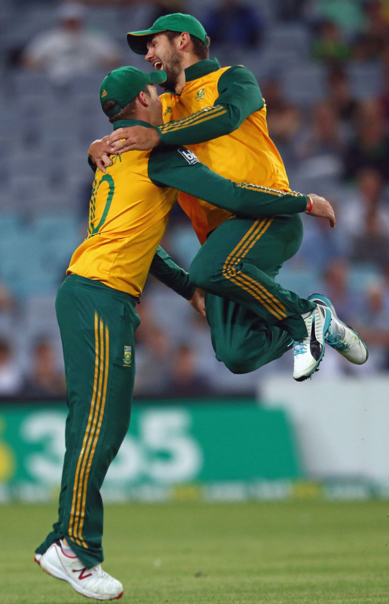 David Miller and Rilee Rossouw celebrate Shane Watson's wicket, Australia v South Africa, 3rd Twenty20, Sydney, November 9, 2014