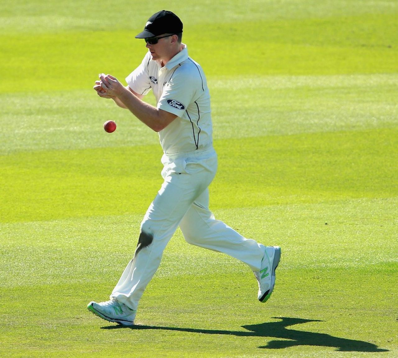 Jimmy Neesham drops a catch off Misbah-ul-Haq, Pakistan v New Zealand, 1st Test, Abu Dhabi, 2nd day, November 10, 2014